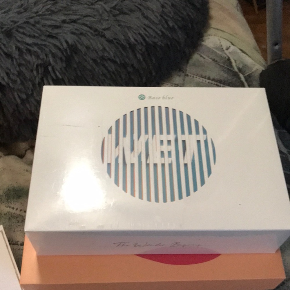 Baseblue Cosmetics Dry and Wet,Dual Action Facial Cleansing Wipes New/Unopened